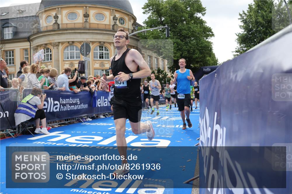 29.06.2025 - hella hamburg halbmarathon Strokosch-Dieckow http://msf.ph/oto/8261936 29.06.2025 10:43:32 Ziel 3116, 3928, 4080, 4318, 5124, 5436, 5506, 7635, 8664, 9114, 9931, 10246, 11648, 12623, 13421, 13996, 14484, 14690, 15328, 15932, 16338, 17912, 18449, 18513, 18775, 18810, 18942, 19229 meine-sportfotos.de