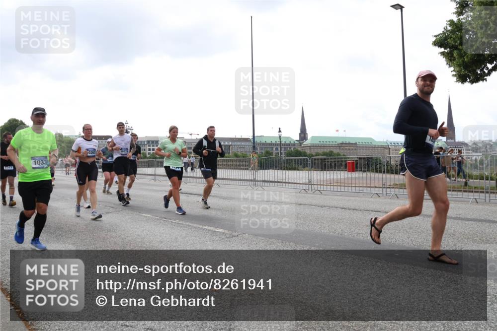 29.06.2025 - hella hamburg halbmarathon Lena Gebhardt http://msf.ph/oto/8261941 29.06.2025 10:46:01 Lombardsbrücke 1004, 1033, 1060, 1085, 1100, 1104, 1421, 1426, 1429, 1465, 1532, 1555, 1854, 1867, 1868, 1983, 2008, 2398, 2423, 2522, 2550, 2773, 2813, 2917, 2951, 2954, 2965, 2973, 3410, 4104, 4119, 4223, 4317, 4388, 4572, 5044, 5635, 5697, 5703, 5769, 5770, 5854, 5892, 6068, 6133, 6333, 6392, 6623, 7268, 7356, 7605, 7894, 7960, 7983, 8047, 8745, 9120, 9121, 9129, 9337, 9426, 9445, 10327, 10329, 10367, 10511, 11358, 11361, 11876, 11910, 12298, 12507 meine-sportfotos.de