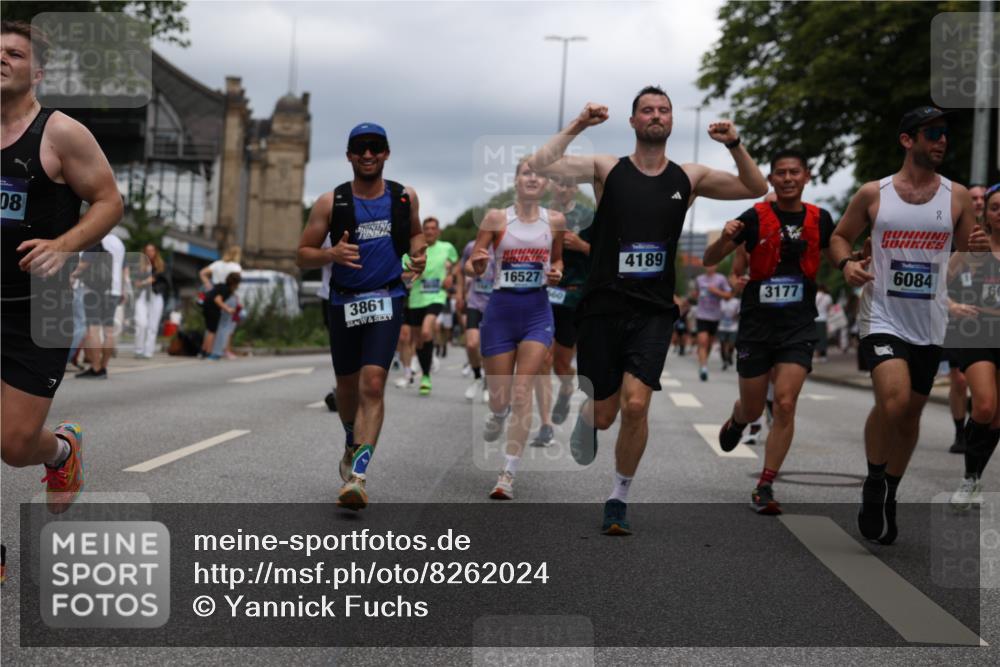 29.06.2025 - hella hamburg halbmarathon Yannick Fuchs http://msf.ph/oto/8262024 29.06.2025 10:48:40 20KM 1125, 1327, 1410, 1496, 1506, 1628, 2119, 2474, 2561, 2771, 2884, 2955, 3041, 3177, 3652, 3791, 3794, 3861, 3945, 4029, 4189, 4231, 4938, 5319, 6082, 6084, 6433, 6443, 6581, 6587, 6723, 8449, 8487, 8514, 8698, 8772, 8973, 9012, 9060, 9227, 10191, 10192, 10263, 10266, 10368, 10376, 11184, 11333, 11499, 11747, 11797, 11799, 11976, 12186, 12489, 12961, 13297, 13988, 14036, 14175, 14592, 14638, 14660, 14948, 15389, 15408, 15524, 15879, 16047, 17842, 18380 meine-sportfotos.de