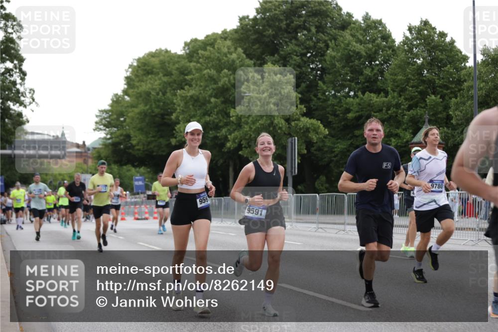 29.06.2025 - hella hamburg halbmarathon Jannik Wohlers http://msf.ph/oto/8262149 29.06.2025 10:32:55 Lombardsbrücke 1764, 1995, 2038, 2054, 2085, 2838, 3341, 3812, 4164, 4445, 5180, 5581, 5917, 6773, 7705, 8595, 9289, 9591, 9592, 9750, 9780, 11229, 11713, 11826, 12039, 12812, 12813, 13339, 14085, 15091, 15815, 15885, 15964, 16246, 16270, 16391, 17135, 18742, 18743, 18951 meine-sportfotos.de