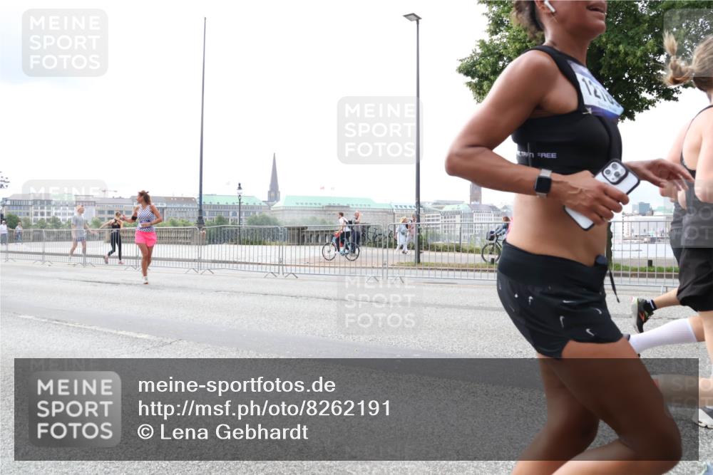 29.06.2025 - hella hamburg halbmarathon Lena Gebhardt http://msf.ph/oto/8262191 29.06.2025 10:34:30 Lombardsbrücke 1025, 1672, 2023, 2265, 2412, 2464, 2496, 2510, 2511, 2526, 2801, 2933, 3130, 3145, 3420, 3829, 3848, 4540, 4824, 4826, 5453, 5609, 6034, 6105, 6171, 6329, 6571, 6574, 6843, 7020, 7324, 7329, 7386, 7644, 7733, 8277, 8349, 8705, 8965, 9122, 9164, 9379, 9448, 9514, 10335, 10360, 10564, 10674, 11122, 11245, 11872, 12164, 12382, 13957, 15477, 16238, 16311, 16390, 16682, 16919, 17230, 18158, 18941 meine-sportfotos.de