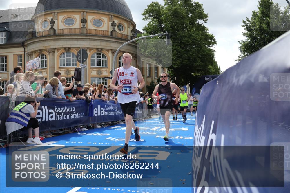 29.06.2025 - hella hamburg halbmarathon Strokosch-Dieckow http://msf.ph/oto/8262244 29.06.2025 10:43:39 Ziel 1976, 3116, 4318, 6903, 6991, 9114, 9159, 11153, 11848, 13421, 13996, 14201, 14210, 14484, 14690, 15328, 15512, 15932, 16062, 16105, 17912, 18449, 18775, 19090, 19229 meine-sportfotos.de