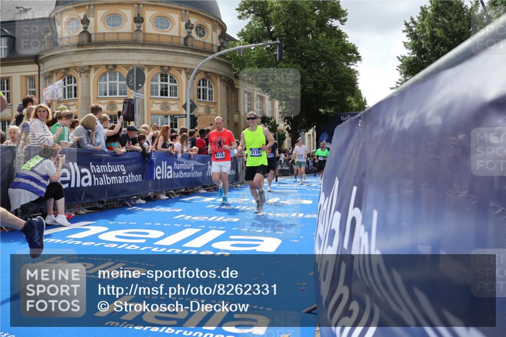 29.06.2025 - hella hamburg halbmarathon Strokosch-Dieckow http://msf.ph/oto/8262331 29.06.2025 10:43:40 Ziel 1976, 3116, 4318, 6903, 6991, 7185, 9114, 9159, 11153, 11778, 11848, 13421, 13996, 14201, 14210, 14690, 15328, 15512, 15932, 16062, 16105, 17912, 18449, 19090 meine-sportfotos.de