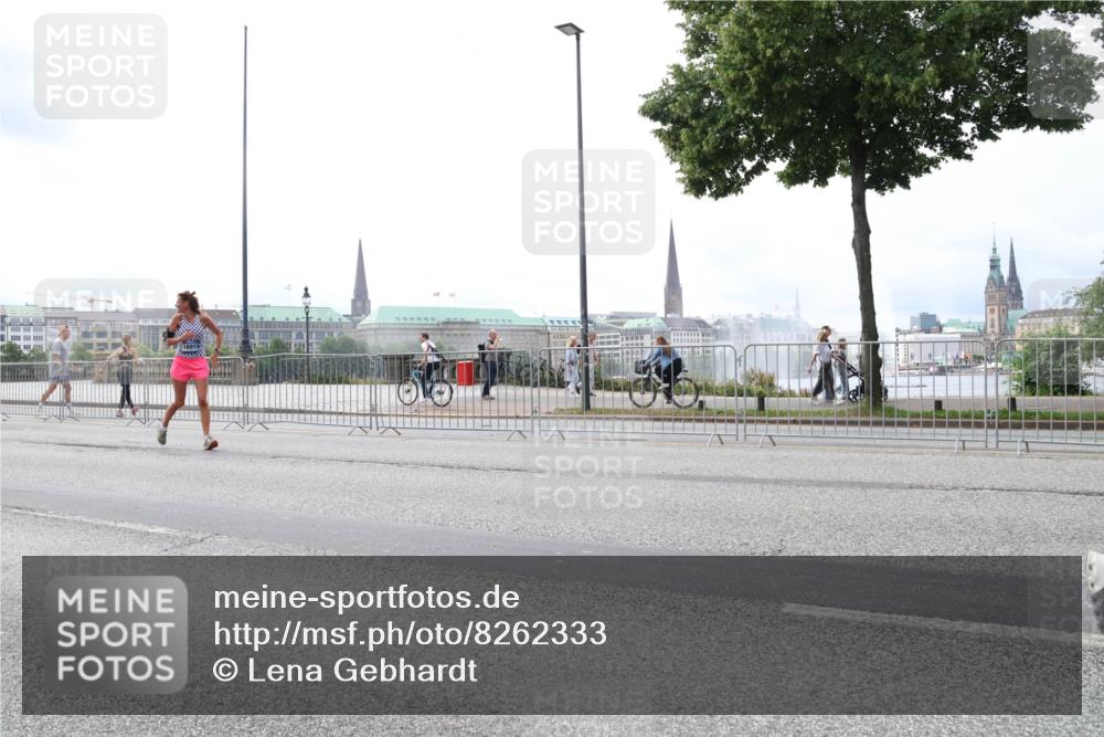 29.06.2025 - hella hamburg halbmarathon Lena Gebhardt http://msf.ph/oto/8262333 29.06.2025 10:34:31 Lombardsbrücke 1025, 1672, 2023, 2265, 2412, 2464, 2496, 2510, 2511, 2801, 2933, 3130, 3145, 3420, 3829, 3848, 4540, 4824, 4826, 5453, 5609, 6034, 6105, 6171, 6329, 6571, 6574, 6843, 7020, 7324, 7329, 7386, 7644, 7733, 8277, 8349, 8705, 8965, 9122, 9164, 9379, 9448, 9514, 10335, 10360, 10564, 10674, 11122, 11245, 11872, 12164, 12382, 13957, 15477, 16238, 16311, 16390, 16682, 16919, 17230, 18158, 18941 meine-sportfotos.de