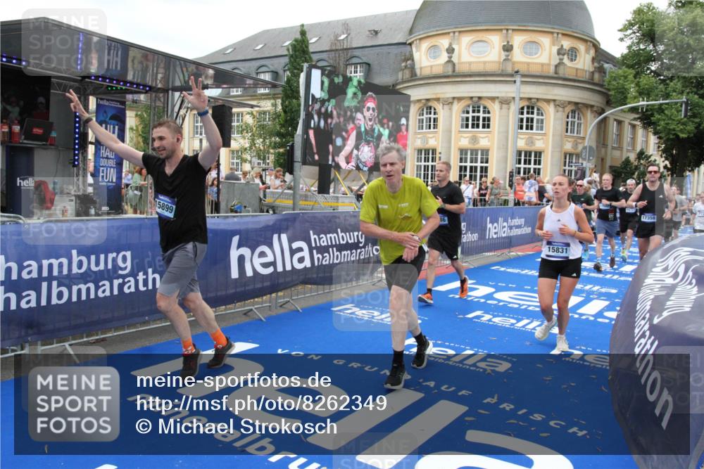 29.06.2025 - hella hamburg halbmarathon Michael Strokosch http://msf.ph/oto/8262349 29.06.2025 10:51:49 Ziel 2396, 6286, 7224, 8710, 8819, 9793, 12224, 15427, 15496, 15727, 15831, 15899, 16907, 17682, 19053 meine-sportfotos.de