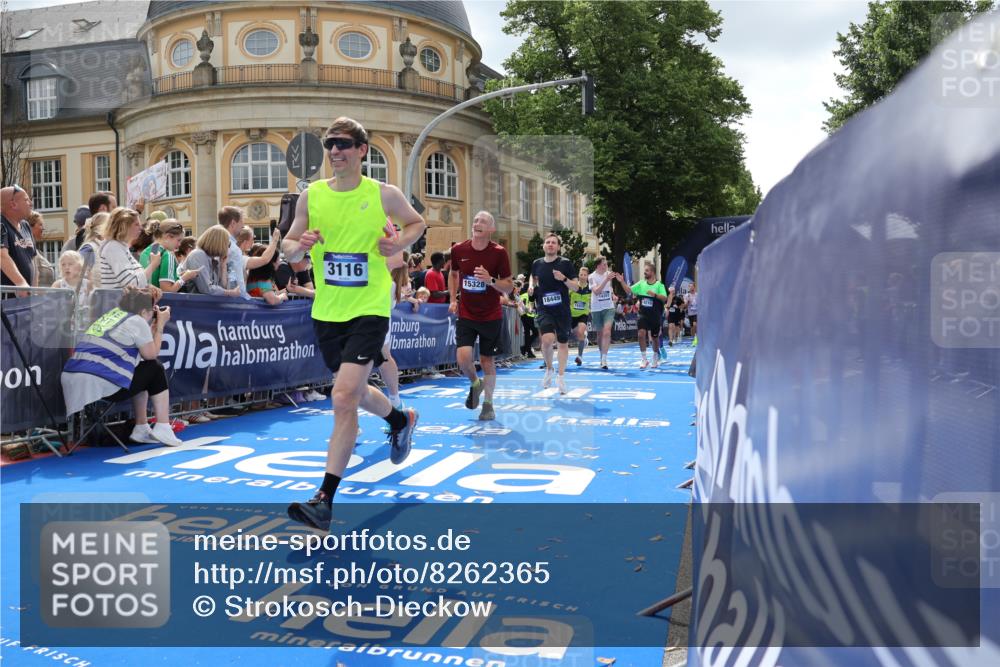 29.06.2025 - hella hamburg halbmarathon Strokosch-Dieckow http://msf.ph/oto/8262365 29.06.2025 10:43:41 Ziel 1976, 3116, 3437, 4318, 6903, 6991, 7185, 9114, 9159, 9374, 11153, 11778, 11848, 13421, 13897, 13996, 14201, 14210, 14690, 15328, 15512, 15932, 16062, 16105, 17912, 18449, 18650, 19090 meine-sportfotos.de