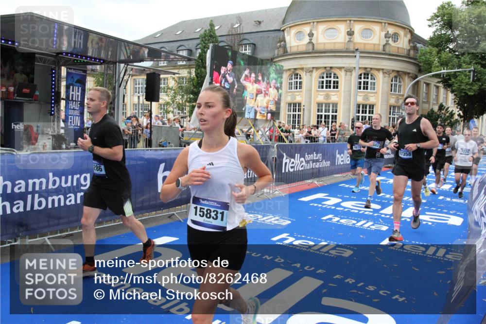 29.06.2025 - hella hamburg halbmarathon Michael Strokosch http://msf.ph/oto/8262468 29.06.2025 10:51:50 Ziel 2396, 6286, 7224, 8710, 8819, 9793, 9959, 12224, 15427, 15727, 15831, 15899, 16907, 17682, 19053, 19137 meine-sportfotos.de