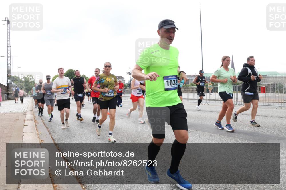 29.06.2025 - hella hamburg halbmarathon Lena Gebhardt http://msf.ph/oto/8262523 29.06.2025 10:46:02 Lombardsbrücke 1004, 1033, 1060, 1085, 1100, 1104, 1421, 1426, 1429, 1465, 1532, 1555, 1854, 1867, 1868, 1983, 2008, 2398, 2423, 2522, 2550, 2773, 2813, 2917, 2951, 2954, 2965, 3410, 4104, 4119, 4223, 4317, 4388, 4572, 5044, 5635, 5697, 5703, 5769, 5770, 5854, 5892, 6068, 6133, 6333, 6392, 6623, 7268, 7356, 7368, 7374, 7605, 7894, 7960, 7983, 8047, 8745, 9120, 9121, 9129, 9337, 9426, 9445, 10327, 10329, 10367, 10511, 11358, 11361, 11876, 11910, 12298, 12333, 12507, 12522 meine-sportfotos.de