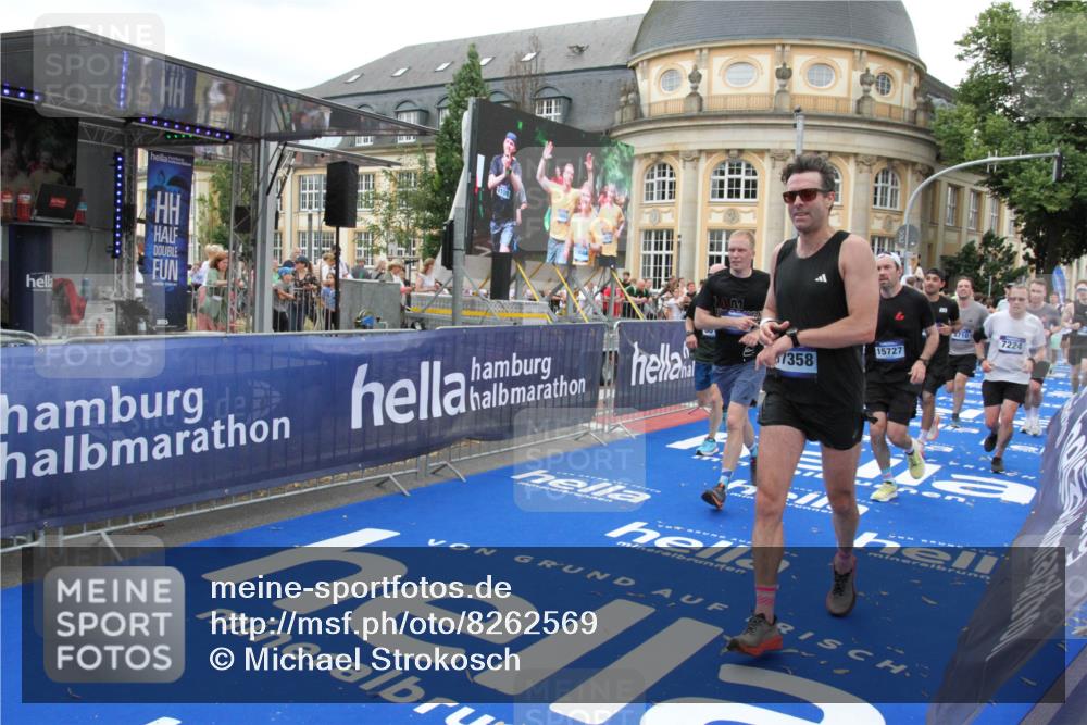 29.06.2025 - hella hamburg halbmarathon Michael Strokosch http://msf.ph/oto/8262569 29.06.2025 10:51:50 Ziel 2396, 6286, 7224, 8710, 8819, 9793, 9959, 12224, 15427, 15727, 15831, 15899, 16907, 17682, 19053, 19137 meine-sportfotos.de