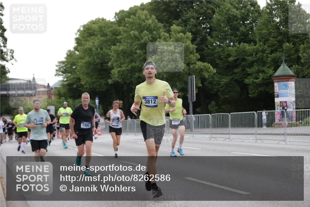 29.06.2025 - hella hamburg halbmarathon Jannik Wohlers http://msf.ph/oto/8262586 29.06.2025 10:32:59 Lombardsbrücke 1764, 1995, 2038, 2054, 2085, 2838, 3341, 3812, 4164, 4445, 6773, 7705, 8595, 8891, 9258, 9289, 9591, 9592, 9750, 9780, 11713, 11826, 13339, 15072, 15091, 15367, 15815, 15964, 16246, 16270, 16391, 17135 meine-sportfotos.de