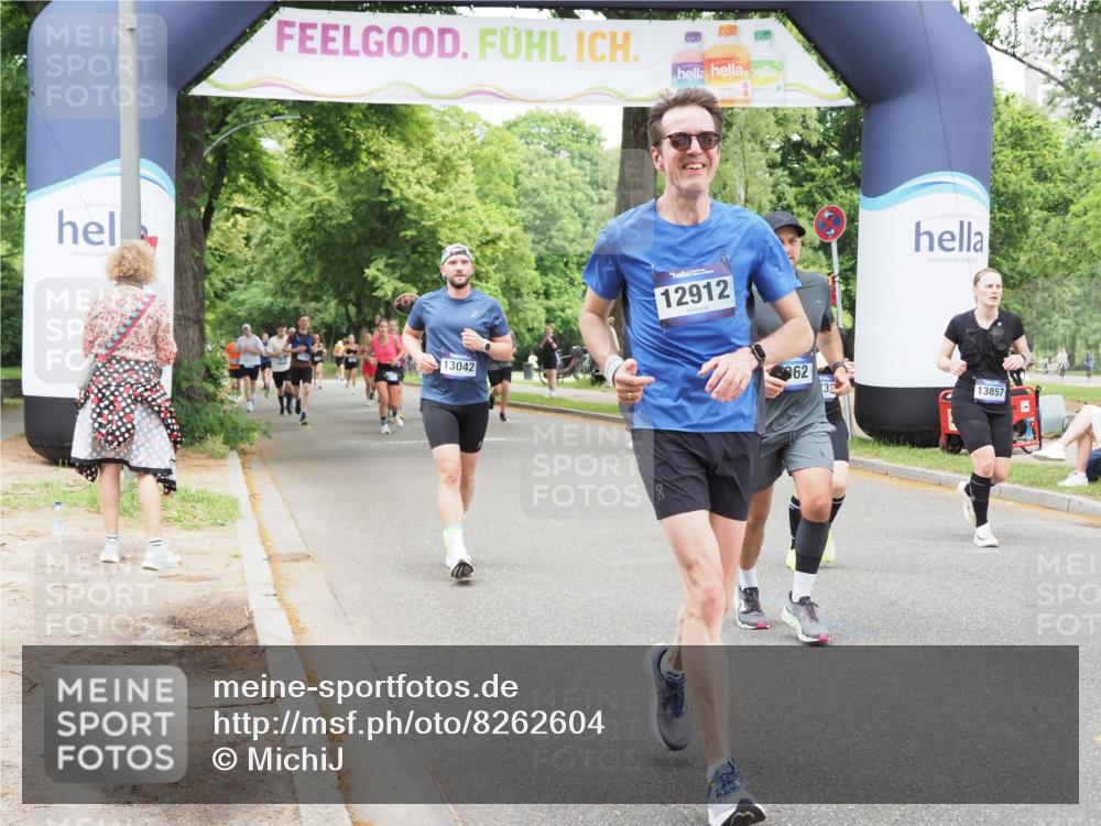 29.06.2025 - hella hamburg halbmarathon MichiJ http://msf.ph/oto/8262604 29.06.2025 10:54:05 Zwischen KM18-KM19 1729, 3062, 3225, 4066, 6453, 8909, 11755, 12005, 12912, 13042, 13732, 13857 meine-sportfotos.de