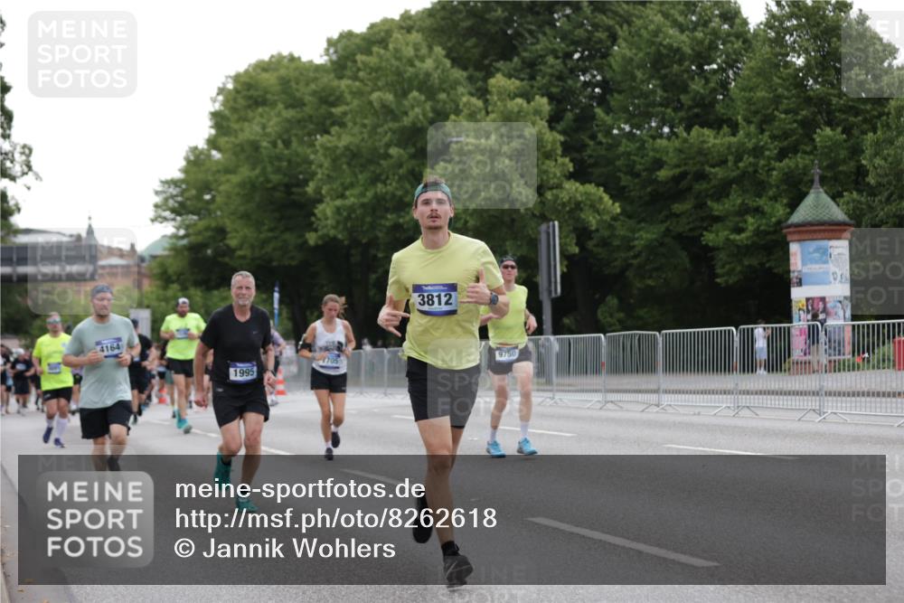29.06.2025 - hella hamburg halbmarathon Jannik Wohlers http://msf.ph/oto/8262618 29.06.2025 10:32:59 Lombardsbrücke 1764, 1995, 2038, 2054, 2085, 2838, 3341, 3812, 4164, 4445, 6773, 7705, 8595, 8891, 9258, 9289, 9591, 9592, 9750, 9780, 11713, 11826, 13339, 15072, 15091, 15367, 15815, 15964, 16246, 16270, 16391, 17135 meine-sportfotos.de