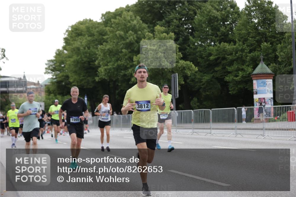 29.06.2025 - hella hamburg halbmarathon Jannik Wohlers http://msf.ph/oto/8262653 29.06.2025 10:32:59 Lombardsbrücke 1764, 1995, 2038, 2054, 2085, 2838, 3341, 3812, 4164, 4445, 6773, 7705, 8595, 8891, 9258, 9289, 9591, 9592, 9750, 9780, 11713, 11826, 13339, 15072, 15091, 15367, 15815, 15964, 16246, 16270, 16391, 17135 meine-sportfotos.de