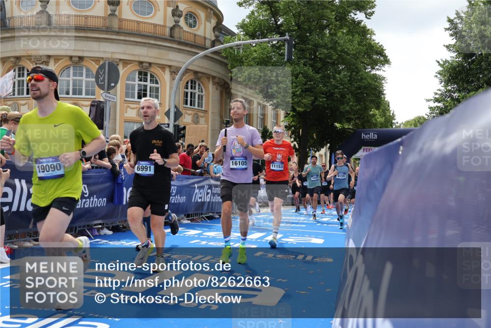 29.06.2025 - hella hamburg halbmarathon Strokosch-Dieckow http://msf.ph/oto/8262663 29.06.2025 10:43:46 Ziel 1976, 3437, 3697, 3907, 4318, 5624, 5692, 6903, 6991, 7185, 8145, 9043, 9114, 9159, 9374, 10493, 11153, 11778, 11809, 11848, 12966, 13421, 13897, 14201, 14210, 14861, 15328, 15512, 15932, 16062, 16105, 17376, 18650, 18678, 19090 meine-sportfotos.de