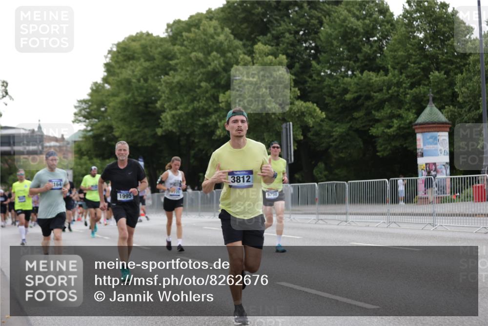29.06.2025 - hella hamburg halbmarathon Jannik Wohlers http://msf.ph/oto/8262676 29.06.2025 10:32:59 Lombardsbrücke 1764, 1995, 2038, 2054, 2085, 2838, 3341, 3812, 4164, 4445, 6773, 7705, 8595, 8891, 9258, 9289, 9591, 9592, 9750, 9780, 11713, 11826, 13339, 15072, 15091, 15367, 15815, 15964, 16246, 16270, 16391, 17135 meine-sportfotos.de