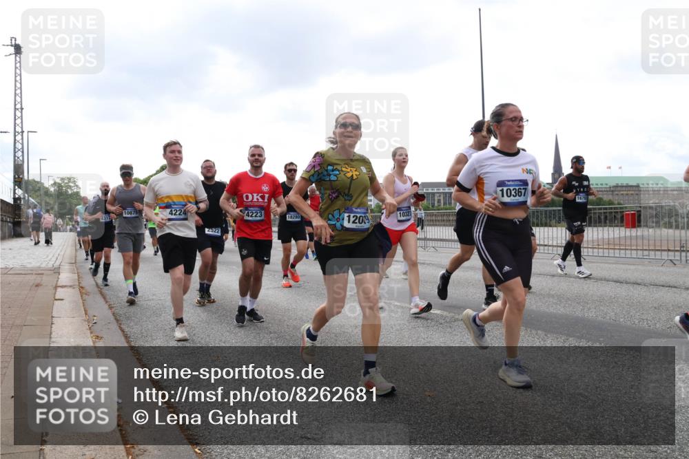 29.06.2025 - hella hamburg halbmarathon Lena Gebhardt http://msf.ph/oto/8262681 29.06.2025 10:46:03 Lombardsbrücke 1004, 1033, 1060, 1085, 1100, 1104, 1421, 1426, 1429, 1465, 1532, 1555, 1854, 1867, 1868, 1983, 2008, 2398, 2423, 2522, 2550, 2773, 2813, 2917, 2951, 2954, 2965, 3410, 4104, 4119, 4223, 4317, 4388, 4572, 5044, 5635, 5697, 5703, 5769, 5770, 5854, 5892, 6068, 6133, 6333, 6392, 6623, 7268, 7356, 7364, 7368, 7374, 7605, 7894, 7960, 7983, 8047, 8745, 9120, 9121, 9129, 9337, 9426, 9445, 10327, 10329, 10367, 10511, 11358, 11361, 11876, 11910, 12298, 12333, 12507, 12522 meine-sportfotos.de