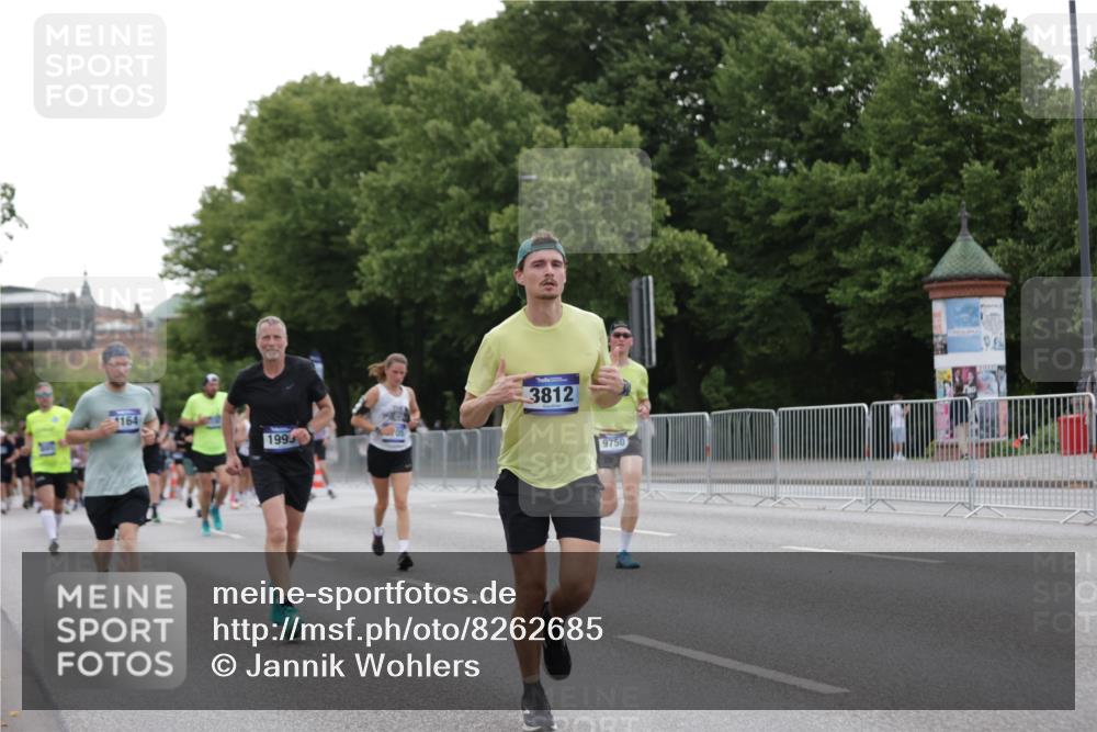 29.06.2025 - hella hamburg halbmarathon Jannik Wohlers http://msf.ph/oto/8262685 29.06.2025 10:32:59 Lombardsbrücke 1764, 1995, 2038, 2054, 2085, 2838, 3341, 3812, 4164, 4445, 6773, 7705, 8595, 8891, 9258, 9289, 9591, 9592, 9750, 9780, 11713, 11826, 13339, 15072, 15091, 15367, 15815, 15964, 16246, 16270, 16391, 17135 meine-sportfotos.de