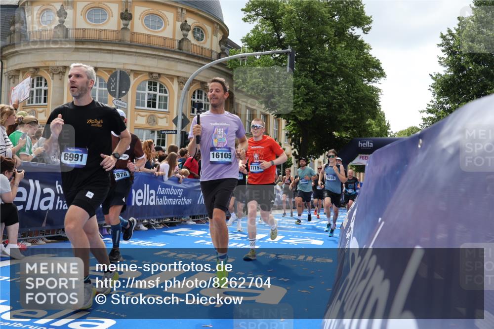29.06.2025 - hella hamburg halbmarathon Strokosch-Dieckow http://msf.ph/oto/8262704 29.06.2025 10:43:47 Ziel 1976, 3437, 3697, 3907, 5624, 5692, 6903, 6991, 7185, 8145, 9043, 9159, 9374, 10493, 11153, 11778, 11809, 11848, 12966, 13897, 14201, 14210, 14861, 15512, 16062, 16105, 16549, 17376, 17403, 18650, 18678, 19090 meine-sportfotos.de