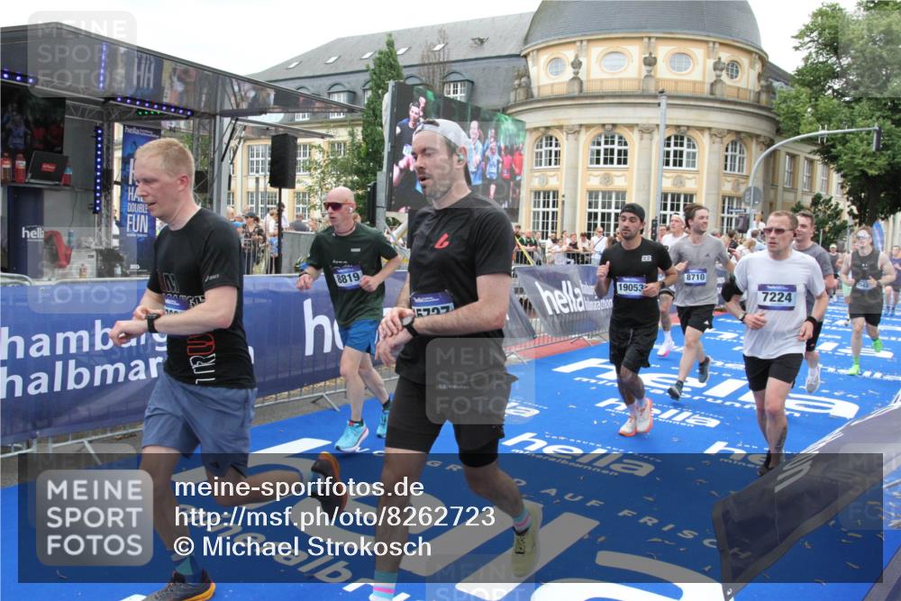 29.06.2025 - hella hamburg halbmarathon Michael Strokosch http://msf.ph/oto/8262723 29.06.2025 10:51:52 Ziel 2396, 2818, 2823, 2880, 4297, 6286, 7224, 8710, 8819, 8856, 9793, 9959, 12224, 15427, 15727, 15831, 16907, 17682, 17815, 17962, 19053, 19137 meine-sportfotos.de