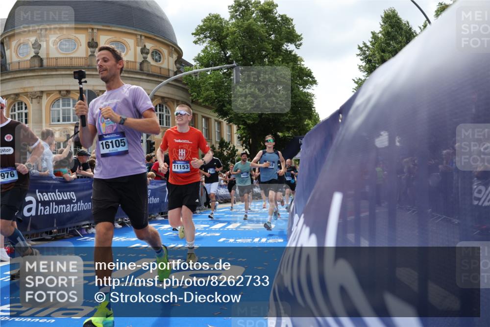 29.06.2025 - hella hamburg halbmarathon Strokosch-Dieckow http://msf.ph/oto/8262733 29.06.2025 10:43:47 Ziel 1976, 3437, 3697, 3907, 5624, 5692, 6903, 6991, 7185, 8145, 9043, 9159, 9374, 10493, 11153, 11778, 11809, 11848, 12966, 13897, 14201, 14210, 14861, 15512, 16062, 16105, 16549, 17376, 17403, 18650, 18678, 19090 meine-sportfotos.de