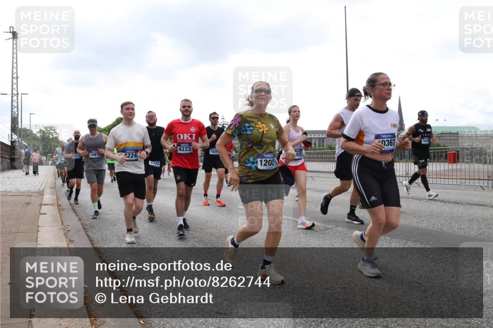 29.06.2025 - hella hamburg halbmarathon Lena Gebhardt http://msf.ph/oto/8262744 29.06.2025 10:46:03 Lombardsbrücke 1004, 1033, 1060, 1085, 1100, 1104, 1421, 1426, 1429, 1465, 1532, 1555, 1854, 1867, 1868, 1983, 2008, 2398, 2423, 2522, 2550, 2773, 2813, 2917, 2951, 2954, 2965, 3410, 4104, 4119, 4223, 4317, 4388, 4572, 5044, 5635, 5697, 5703, 5769, 5770, 5854, 5892, 6068, 6133, 6333, 6392, 6623, 7268, 7356, 7364, 7368, 7374, 7605, 7894, 7960, 7983, 8047, 8745, 9120, 9121, 9129, 9337, 9426, 9445, 10327, 10329, 10367, 10511, 11358, 11361, 11876, 11910, 12298, 12333, 12507, 12522 meine-sportfotos.de