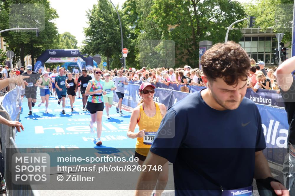 29.06.2025 - hella hamburg halbmarathon Zöllner http://msf.ph/oto/8262748 29.06.2025 11:44:07 Ziel 1465, 1901, 3246, 4260, 4271, 4618, 7733, 10626, 10627, 11097, 11260, 11740, 12028, 12969, 13715, 13970, 13971, 14037, 14915, 16260, 16559, 17666 meine-sportfotos.de