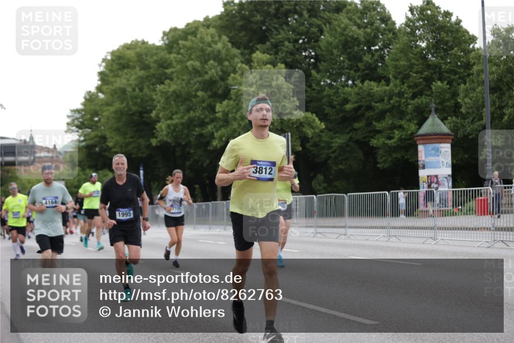 29.06.2025 - hella hamburg halbmarathon Jannik Wohlers http://msf.ph/oto/8262763 29.06.2025 10:32:59 Lombardsbrücke 1764, 1995, 2038, 2054, 2085, 2838, 3341, 3812, 4164, 4445, 6773, 7705, 8595, 8891, 9258, 9289, 9591, 9592, 9750, 9780, 11713, 11826, 13339, 15072, 15091, 15367, 15815, 15964, 16246, 16270, 16391, 17135 meine-sportfotos.de