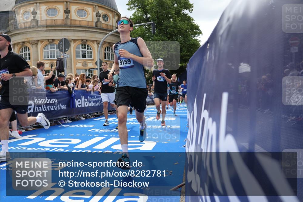 29.06.2025 - hella hamburg halbmarathon Strokosch-Dieckow http://msf.ph/oto/8262781 29.06.2025 10:43:48 Ziel 1976, 3437, 3697, 3907, 5624, 5692, 6903, 6991, 7185, 8145, 9043, 9159, 9374, 10493, 11153, 11778, 11809, 11848, 12438, 12966, 13897, 14201, 14210, 14861, 15512, 16062, 16105, 16549, 17376, 17403, 18650, 18678, 19090 meine-sportfotos.de
