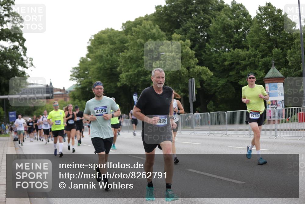 29.06.2025 - hella hamburg halbmarathon Jannik Wohlers http://msf.ph/oto/8262791 29.06.2025 10:33:01 Lombardsbrücke 1764, 1995, 2085, 2776, 2838, 3341, 3812, 4164, 4445, 6773, 6999, 7705, 8891, 9258, 9591, 9592, 9750, 9780, 11811, 11826, 13339, 13375, 14451, 15044, 15072, 15091, 15367, 15964, 16270, 17135 meine-sportfotos.de