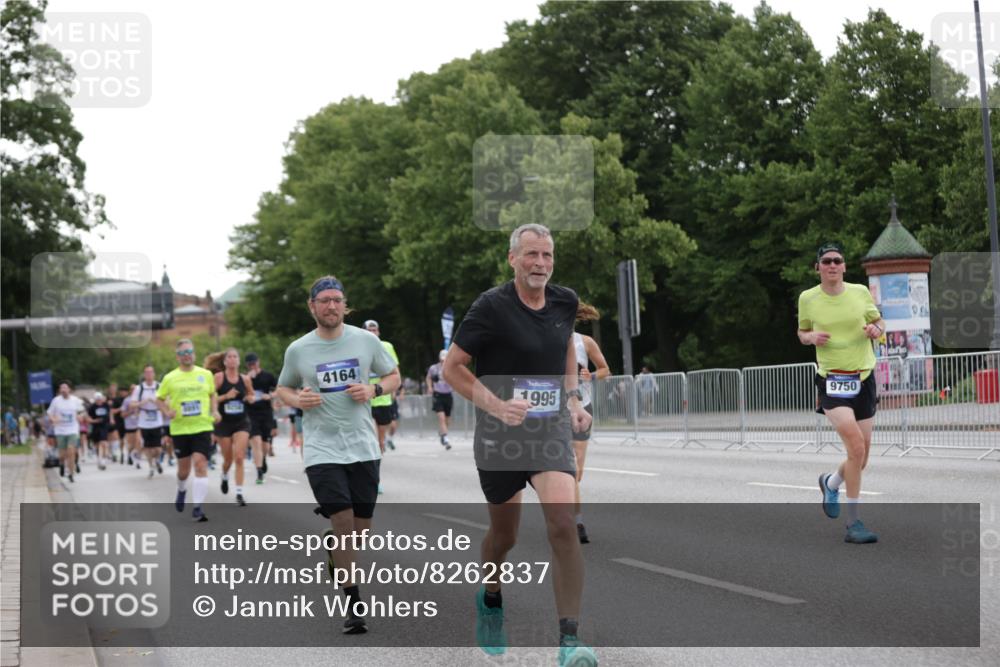 29.06.2025 - hella hamburg halbmarathon Jannik Wohlers http://msf.ph/oto/8262837 29.06.2025 10:33:01 Lombardsbrücke 1764, 1995, 2085, 2776, 2838, 3341, 3812, 4164, 4445, 6773, 6999, 7705, 8891, 9258, 9591, 9592, 9750, 9780, 11811, 11826, 13339, 13375, 14451, 15044, 15072, 15091, 15367, 15964, 16270, 17135 meine-sportfotos.de