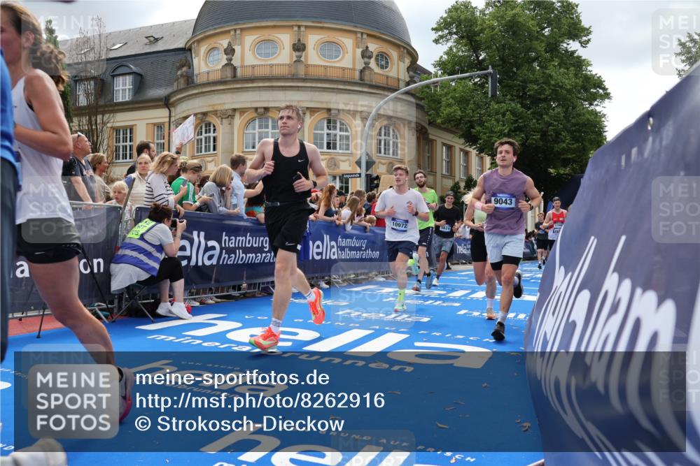 29.06.2025 - hella hamburg halbmarathon Strokosch-Dieckow http://msf.ph/oto/8262916 29.06.2025 10:43:52 Ziel 3437, 3697, 3907, 4981, 5624, 5692, 7185, 8063, 8145, 8900, 9043, 9374, 10493, 10596, 11153, 11778, 11809, 11848, 12438, 12966, 13897, 14861, 15383, 15512, 16062, 16549, 17376, 17403, 18650, 18678 meine-sportfotos.de