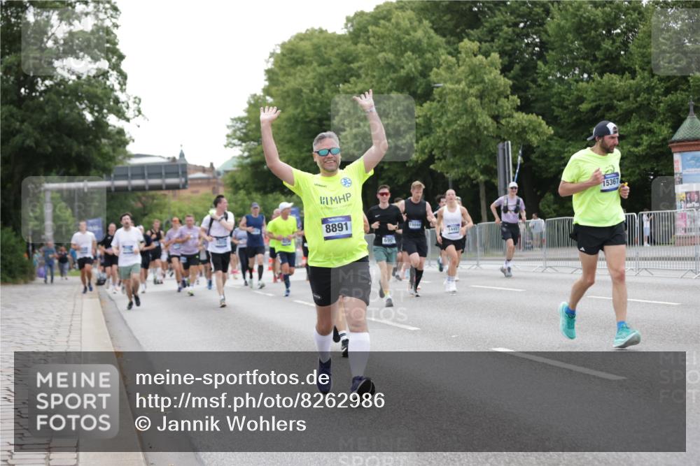 29.06.2025 - hella hamburg halbmarathon Jannik Wohlers http://msf.ph/oto/8262986 29.06.2025 10:33:04 Lombardsbrücke 1995, 2776, 2838, 3341, 3812, 4164, 4445, 6999, 7705, 8021, 8282, 8891, 9234, 9258, 9438, 9591, 9592, 9750, 9780, 9799, 11453, 11546, 11811, 11928, 12237, 12238, 12855, 13375, 13601, 14451, 15044, 15072, 15367, 15964, 16270, 17135 meine-sportfotos.de