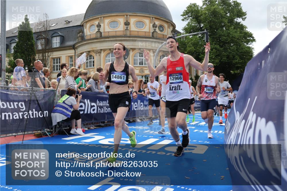 29.06.2025 - hella hamburg halbmarathon Strokosch-Dieckow http://msf.ph/oto/8263035 29.06.2025 10:43:55 Ziel 1558, 3437, 3697, 3907, 4981, 5624, 5692, 6705, 8063, 8145, 8900, 9043, 9081, 9374, 10493, 10596, 11346, 11809, 12438, 12966, 13897, 14861, 15383, 16549, 17376, 17403, 17516, 18650, 18678 meine-sportfotos.de