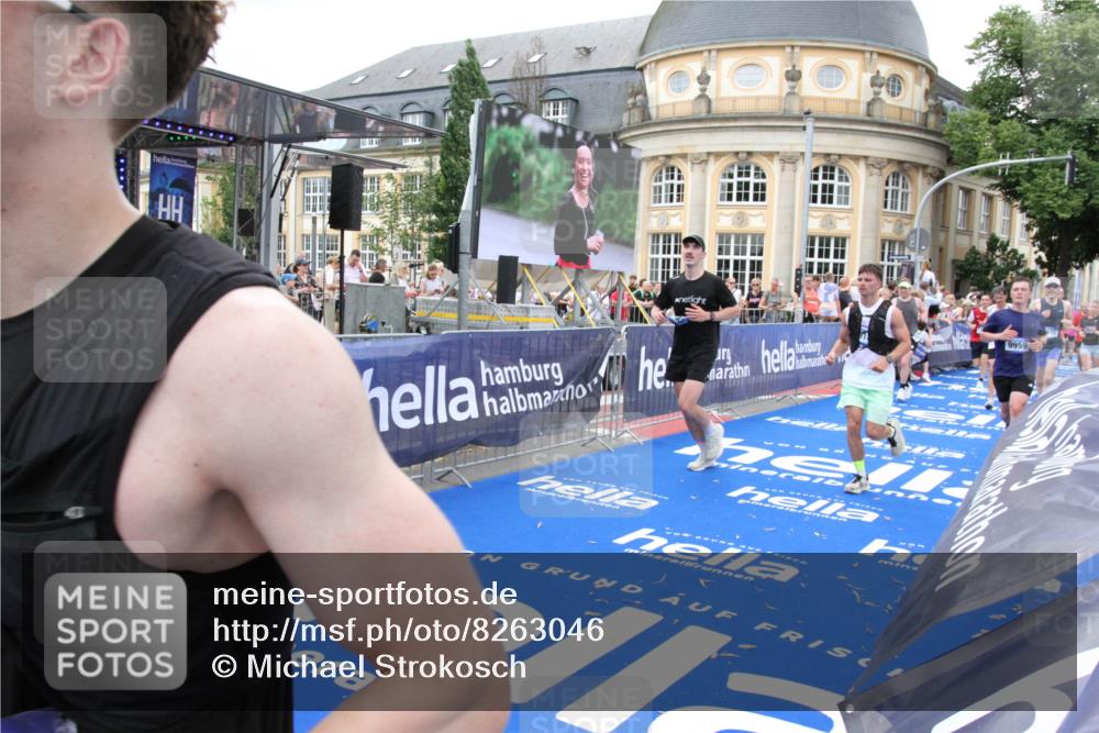 29.06.2025 - hella hamburg halbmarathon Michael Strokosch http://msf.ph/oto/8263046 29.06.2025 10:51:55 Ziel 2396, 2818, 2823, 2880, 4297, 5102, 8710, 8856, 9793, 9959, 12224, 13799, 15427, 15690, 16907, 17815, 17962, 19137 meine-sportfotos.de