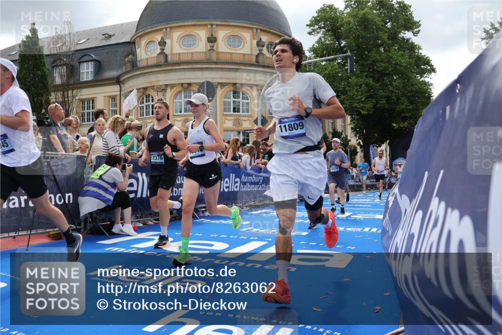 29.06.2025 - hella hamburg halbmarathon Strokosch-Dieckow http://msf.ph/oto/8263062 29.06.2025 10:43:56 Ziel 1558, 3697, 3907, 4981, 5624, 5692, 6705, 8063, 8145, 8900, 9043, 9081, 10493, 10596, 11346, 11809, 12438, 12966, 14861, 15383, 16549, 17376, 17403, 17516, 17977, 18678 meine-sportfotos.de