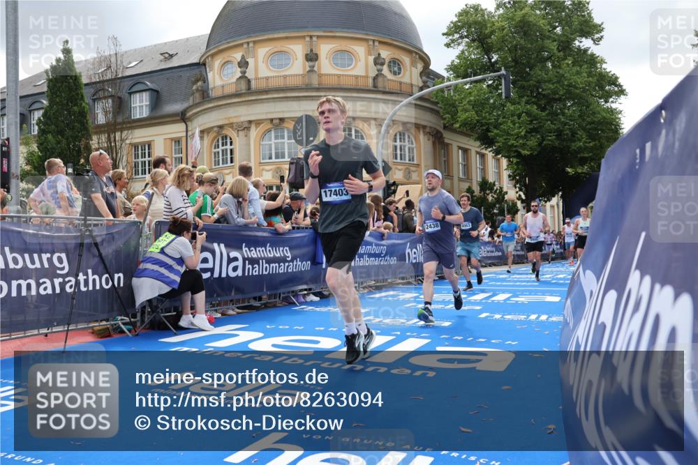 29.06.2025 - hella hamburg halbmarathon Strokosch-Dieckow http://msf.ph/oto/8263094 29.06.2025 10:43:57 Ziel 1558, 2816, 3697, 3907, 4981, 5624, 6705, 8063, 8145, 8900, 9043, 9081, 10493, 10596, 11346, 11809, 12438, 12966, 13123, 14861, 15383, 16549, 16697, 17376, 17403, 17516, 17977, 18004, 18678 meine-sportfotos.de
