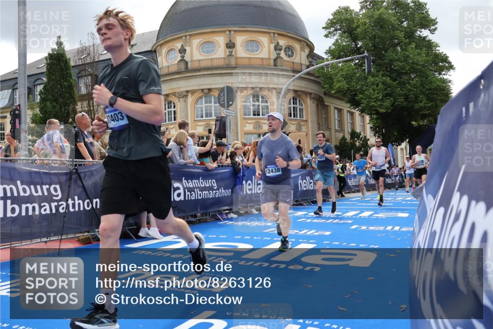 29.06.2025 - hella hamburg halbmarathon Strokosch-Dieckow http://msf.ph/oto/8263126 29.06.2025 10:43:58 Ziel 1391, 1558, 2816, 3697, 3907, 4981, 6705, 8063, 8145, 8900, 9081, 10493, 10596, 11346, 11809, 12438, 12966, 13123, 14861, 15383, 16506, 16549, 16697, 17376, 17403, 17516, 17977, 18004, 18678 meine-sportfotos.de