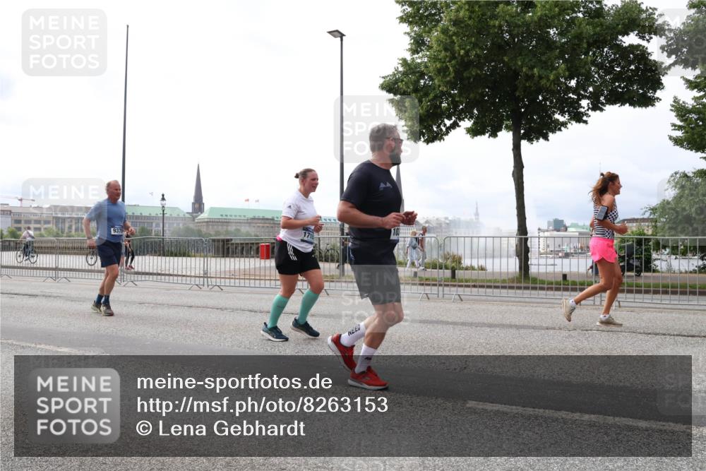 29.06.2025 - hella hamburg halbmarathon Lena Gebhardt http://msf.ph/oto/8263153 29.06.2025 10:34:34 Lombardsbrücke 1025, 1672, 2023, 2355, 2412, 2464, 2510, 2511, 2801, 2933, 3130, 3145, 3420, 3848, 4540, 4824, 4826, 5453, 5609, 6034, 6105, 6171, 6310, 6329, 6335, 6571, 6574, 6843, 7020, 7324, 7329, 7386, 7644, 7733, 8349, 8369, 8705, 8793, 8965, 9122, 9164, 9379, 9448, 9514, 10335, 10360, 10564, 10674, 11122, 11245, 11646, 11872, 12164, 12236, 12382, 13957, 15477, 16238, 16311, 16390, 16682, 16919, 17230, 18158, 18941 meine-sportfotos.de