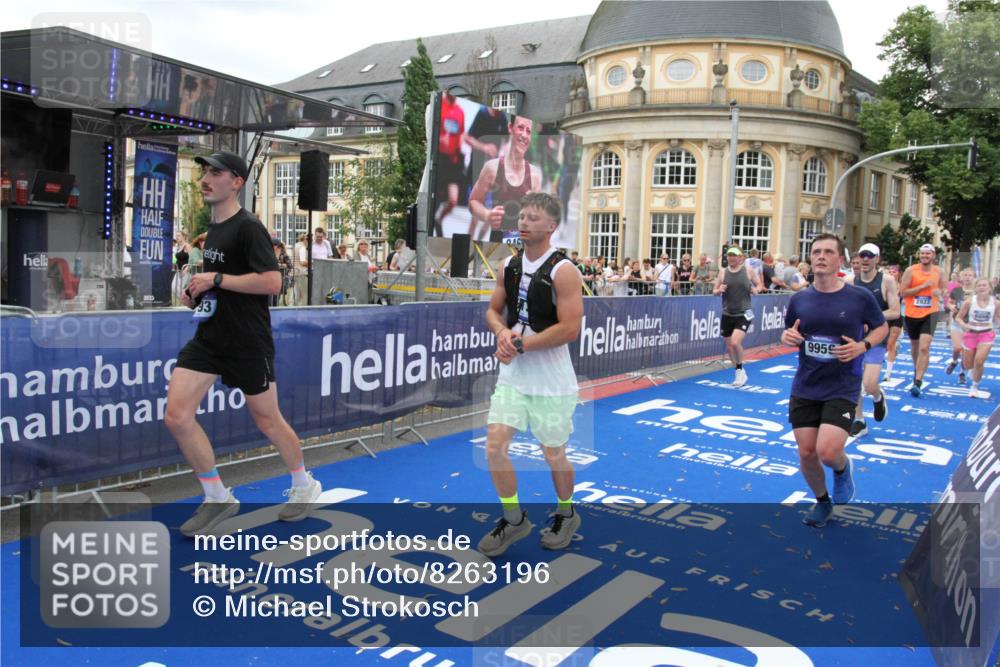 29.06.2025 - hella hamburg halbmarathon Michael Strokosch http://msf.ph/oto/8263196 29.06.2025 10:51:56 Ziel 2818, 2823, 2880, 4297, 5102, 8856, 9793, 9959, 13799, 15427, 15690, 16907, 17815, 17962, 19137 meine-sportfotos.de