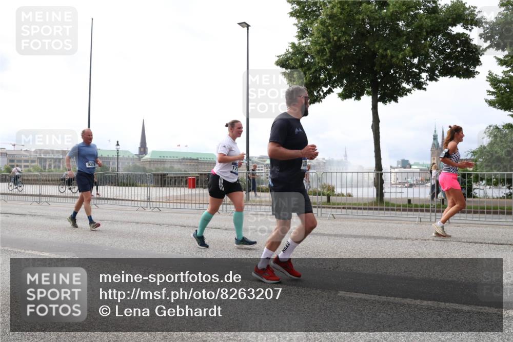 29.06.2025 - hella hamburg halbmarathon Lena Gebhardt http://msf.ph/oto/8263207 29.06.2025 10:34:34 Lombardsbrücke 1025, 1672, 2023, 2355, 2412, 2464, 2510, 2511, 2801, 2933, 3130, 3145, 3420, 3848, 4540, 4824, 4826, 5453, 5609, 6034, 6105, 6171, 6310, 6329, 6335, 6571, 6574, 6843, 7020, 7324, 7329, 7386, 7644, 7733, 8349, 8369, 8705, 8793, 8965, 9122, 9164, 9379, 9448, 9514, 10335, 10360, 10564, 10674, 11122, 11245, 11646, 11872, 12164, 12236, 12382, 13957, 15477, 16238, 16311, 16390, 16682, 16919, 17230, 18158, 18941 meine-sportfotos.de
