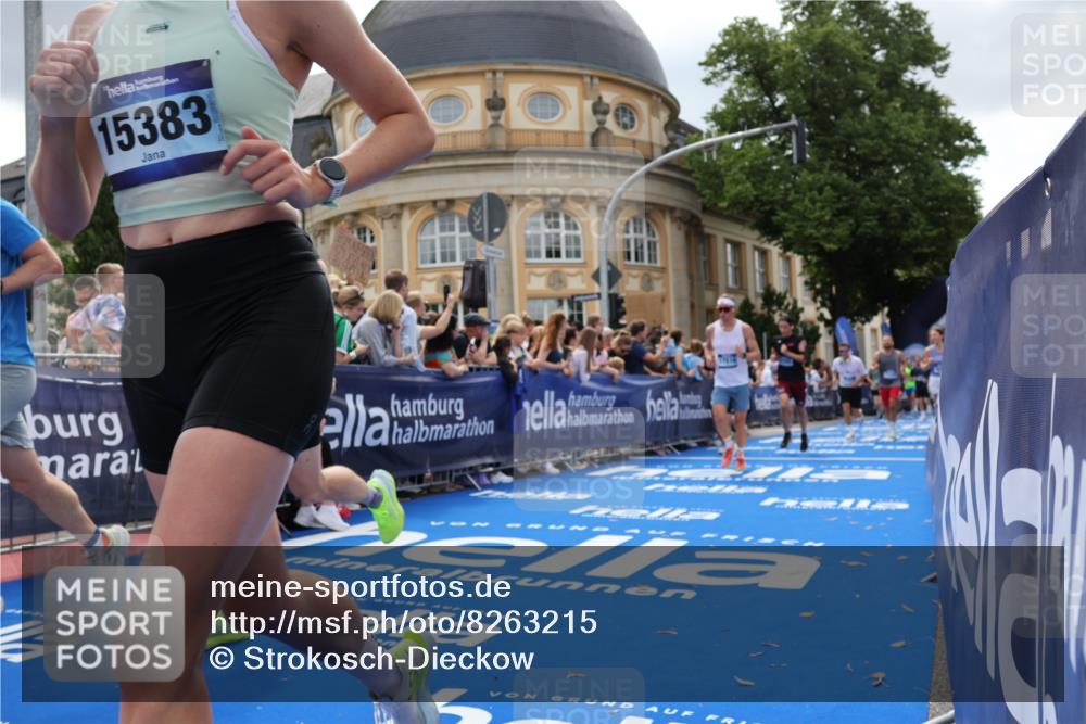 29.06.2025 - hella hamburg halbmarathon Strokosch-Dieckow http://msf.ph/oto/8263215 29.06.2025 10:44:01 Ziel 1391, 1558, 2816, 3021, 4981, 6705, 8063, 8900, 9081, 9633, 10193, 10596, 10930, 11346, 12438, 13123, 15383, 16506, 16549, 16648, 16697, 17403, 17516, 17977, 18004 meine-sportfotos.de