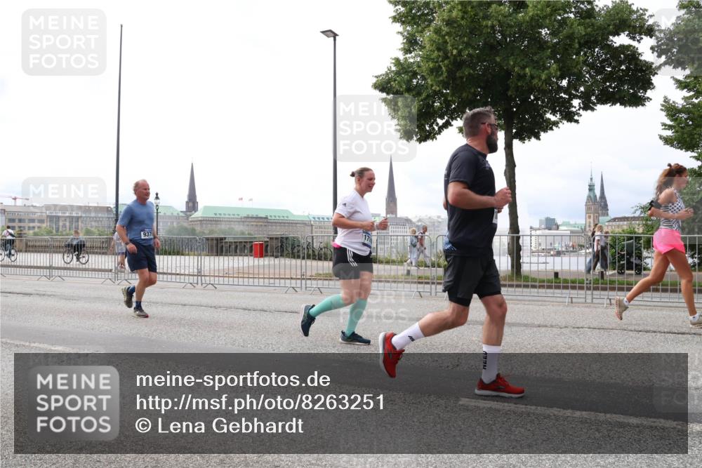 29.06.2025 - hella hamburg halbmarathon Lena Gebhardt http://msf.ph/oto/8263251 29.06.2025 10:34:34 Lombardsbrücke 1025, 1672, 2023, 2355, 2412, 2464, 2510, 2511, 2801, 2933, 3130, 3145, 3420, 3848, 4540, 4824, 4826, 5453, 5609, 6034, 6105, 6171, 6310, 6329, 6335, 6571, 6574, 6843, 7020, 7324, 7329, 7386, 7644, 7733, 8349, 8369, 8705, 8793, 8965, 9122, 9164, 9379, 9448, 9514, 10335, 10360, 10564, 10674, 11122, 11245, 11646, 11872, 12164, 12236, 12382, 13957, 15477, 16238, 16311, 16390, 16682, 16919, 17230, 18158, 18941 meine-sportfotos.de