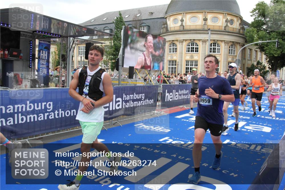 29.06.2025 - hella hamburg halbmarathon Michael Strokosch http://msf.ph/oto/8263274 29.06.2025 10:51:57 Ziel 2818, 2823, 2880, 4297, 5102, 7724, 8856, 9793, 9959, 10057, 13799, 15427, 15690, 17815, 17962, 18869, 19137 meine-sportfotos.de