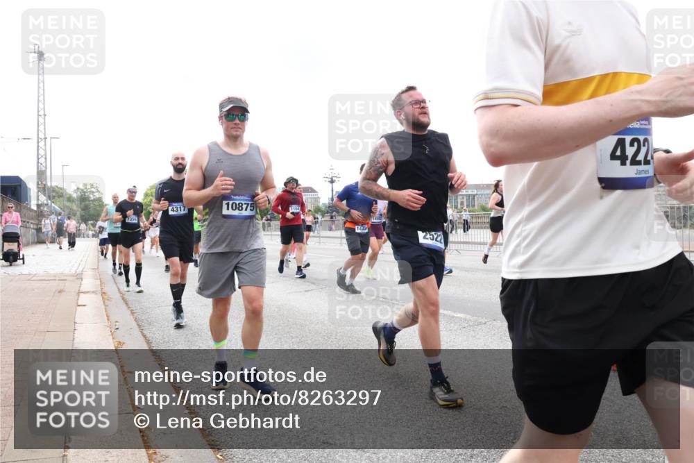 29.06.2025 - hella hamburg halbmarathon Lena Gebhardt http://msf.ph/oto/8263297 29.06.2025 10:46:05 Lombardsbrücke 1004, 1033, 1085, 1100, 1104, 1421, 1426, 1429, 1465, 1532, 1555, 1854, 1867, 1868, 1983, 2398, 2423, 2500, 2522, 2550, 2773, 2813, 2917, 2951, 2954, 2965, 3410, 4104, 4119, 4223, 4317, 4388, 4572, 5044, 5635, 5697, 5703, 5769, 5770, 5854, 5892, 6068, 6133, 6333, 6392, 6623, 7268, 7356, 7364, 7368, 7374, 7605, 7894, 7960, 7983, 8047, 8700, 9120, 9121, 9129, 9337, 9426, 9445, 10153, 10327, 10329, 10367, 10511, 11358, 11361, 11876, 11910, 12298, 12333, 12507, 12522 meine-sportfotos.de