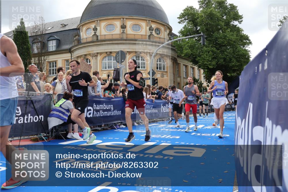 29.06.2025 - hella hamburg halbmarathon Strokosch-Dieckow http://msf.ph/oto/8263302 29.06.2025 10:44:04 Ziel 1391, 1558, 2816, 3021, 4981, 4999, 5231, 6705, 8900, 9081, 9633, 10193, 10596, 10930, 11346, 13123, 14686, 15280, 15383, 16506, 16648, 16697, 17516, 17748, 17977, 18004 meine-sportfotos.de