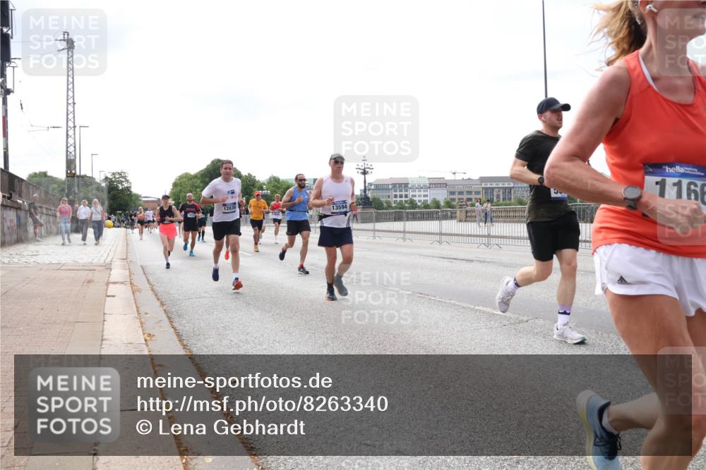 29.06.2025 - hella hamburg halbmarathon Lena Gebhardt http://msf.ph/oto/8263340 29.06.2025 10:11:03 Lombardsbrücke 1166, 1186, 1723, 1781, 2868, 3837, 4287, 4389, 5254, 5653, 5990, 5991, 7250, 7271, 7370, 8171, 8206, 8207, 8368, 8561, 9119, 9169, 9681, 9829, 10196, 11149, 11355, 11887, 11904, 11905, 12286, 12426, 12556, 12571, 12629, 12790, 12836, 13588, 13594, 13603, 13825, 14022, 14149, 14270, 15009, 15214, 15252, 15908, 16383, 16808, 17142, 17500, 17532, 17787, 18949, 19241 meine-sportfotos.de