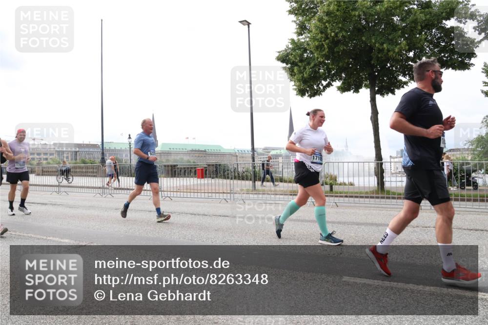 29.06.2025 - hella hamburg halbmarathon Lena Gebhardt http://msf.ph/oto/8263348 29.06.2025 10:34:34 Lombardsbrücke 1025, 1672, 2023, 2355, 2412, 2464, 2510, 2511, 2801, 2933, 3130, 3145, 3420, 3848, 4540, 4824, 4826, 5453, 5609, 6034, 6105, 6171, 6310, 6329, 6335, 6571, 6574, 6843, 7020, 7324, 7329, 7386, 7644, 7733, 8349, 8369, 8705, 8793, 8965, 9122, 9164, 9379, 9448, 9514, 10335, 10360, 10564, 10674, 11122, 11245, 11646, 11872, 12164, 12236, 12382, 13957, 15477, 16238, 16311, 16390, 16682, 16919, 17230, 18158, 18941 meine-sportfotos.de