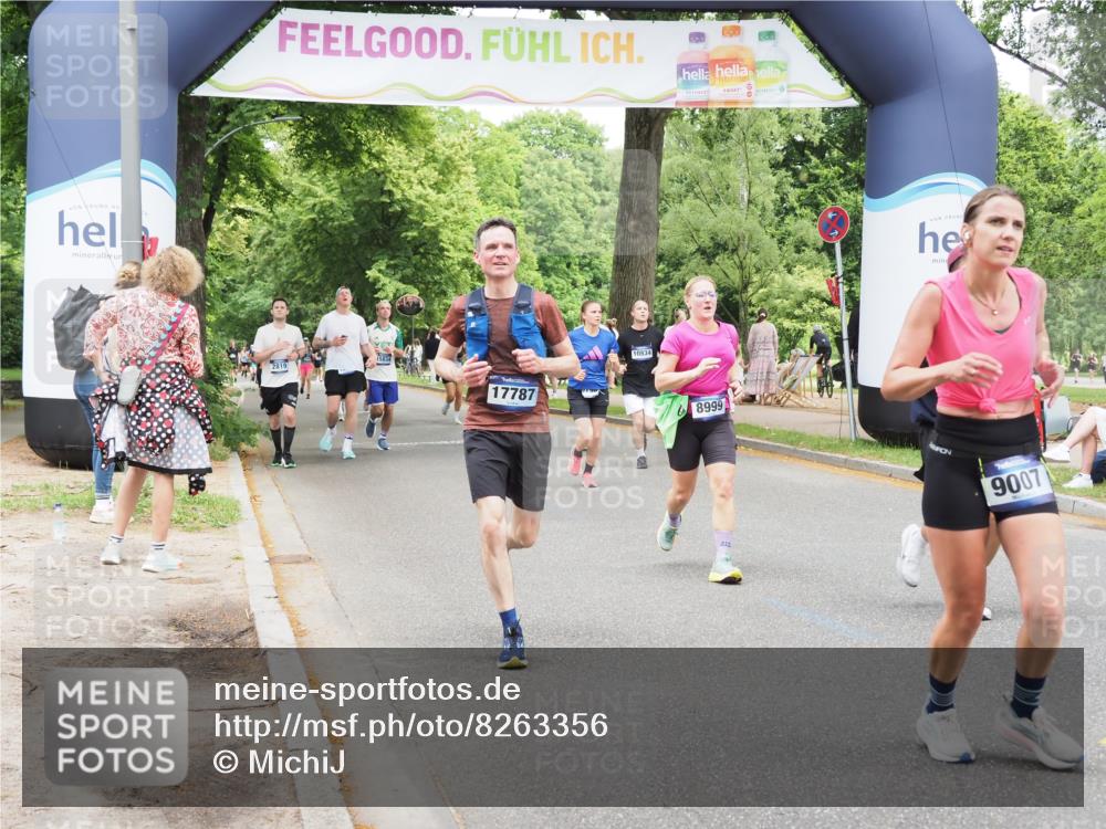 29.06.2025 - hella hamburg halbmarathon MichiJ http://msf.ph/oto/8263356 29.06.2025 10:54:11 Zwischen KM18-KM19 2628, 5605, 8398, 8999, 9007, 10196, 12912, 13042, 13857, 15993, 17787 meine-sportfotos.de