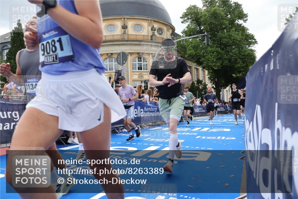 29.06.2025 - hella hamburg halbmarathon Strokosch-Dieckow http://msf.ph/oto/8263389 29.06.2025 10:44:05 Ziel 1391, 1558, 2816, 3021, 4981, 4999, 5231, 6705, 9081, 9633, 10193, 10930, 11346, 12159, 13123, 14686, 14687, 15225, 15280, 15383, 16506, 16648, 16697, 17516, 17748, 17977, 18004, 18691 meine-sportfotos.de
