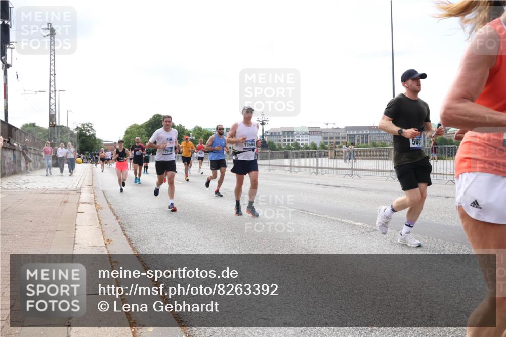 29.06.2025 - hella hamburg halbmarathon Lena Gebhardt http://msf.ph/oto/8263392 29.06.2025 10:11:03 Lombardsbrücke 1166, 1186, 1723, 1781, 2868, 3837, 4287, 4389, 5254, 5653, 5990, 5991, 7250, 7271, 7370, 8171, 8206, 8207, 8368, 8561, 9119, 9169, 9681, 9829, 10196, 11149, 11355, 11887, 11904, 11905, 12286, 12426, 12556, 12571, 12629, 12790, 12836, 13588, 13594, 13603, 13825, 14022, 14149, 14270, 15009, 15214, 15252, 15908, 16383, 16808, 17142, 17500, 17532, 17787, 18949, 19241 meine-sportfotos.de